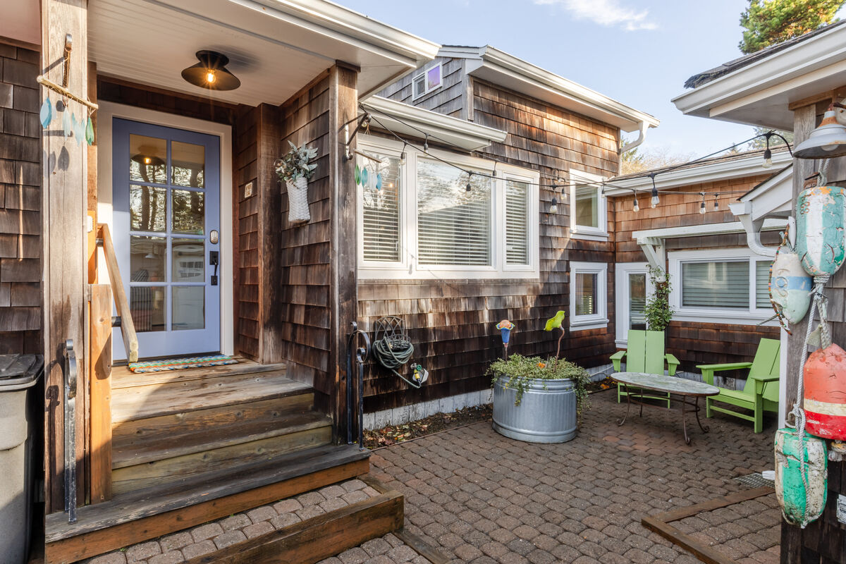 Rabbit Hill Cottage, a beautifully updated century-old home — photo 5